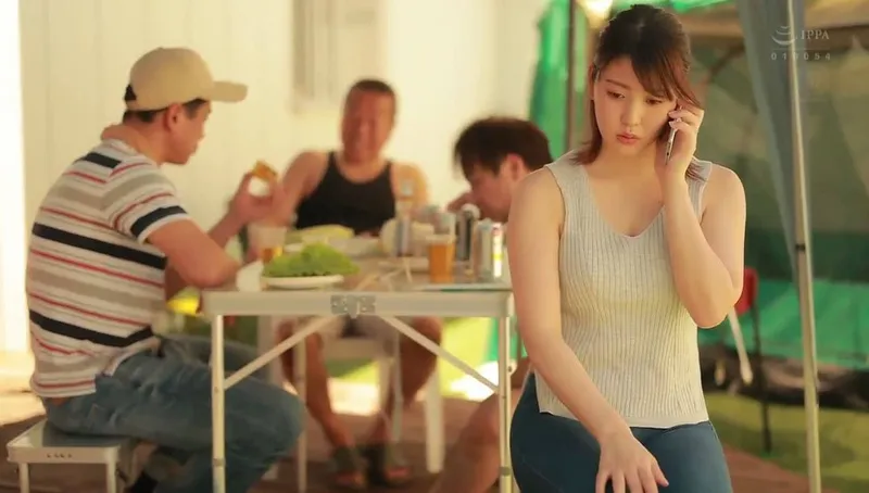 Chồng yêu khờ để vợ yêu tham gia sự kiện cắm trại với mấy gã gần nhà và cái kết